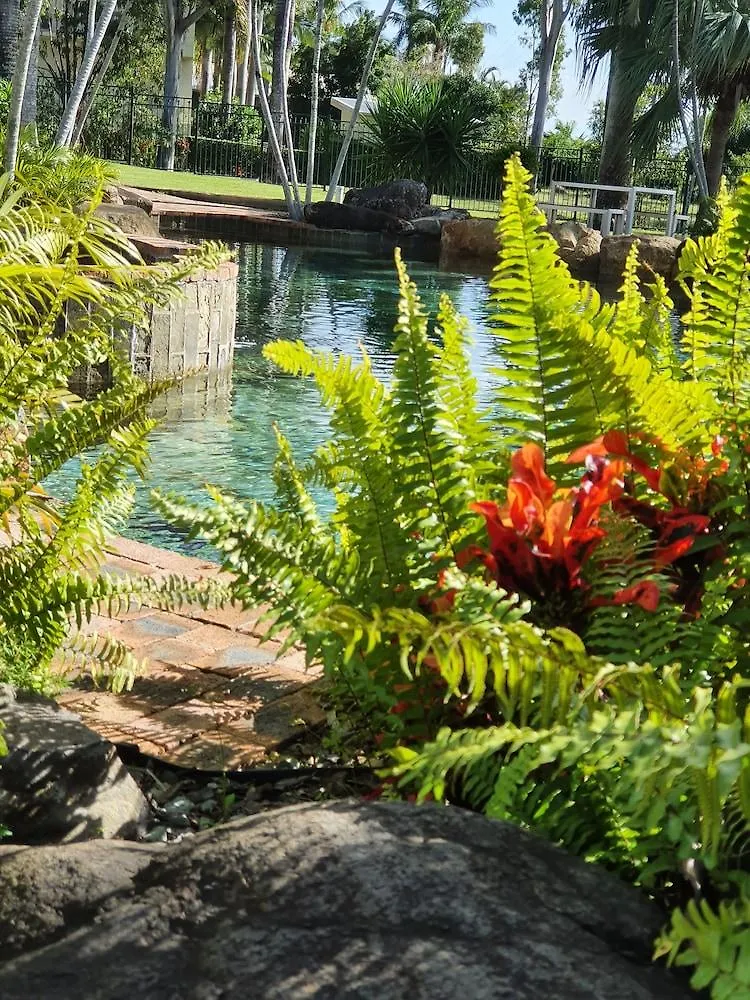 *** Motel Colonial Palms Motor Inn Airlie Beach Australia